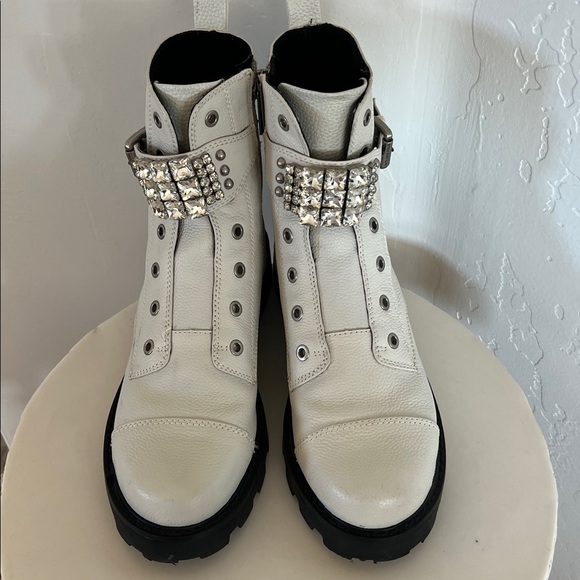 Karl Lagerfeld, Paris cream Moto Biker boot. Size 9 - Picture 10 of 10